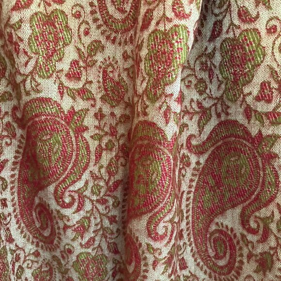 Georgeous Elegant Shawl - Picture 2 of 3